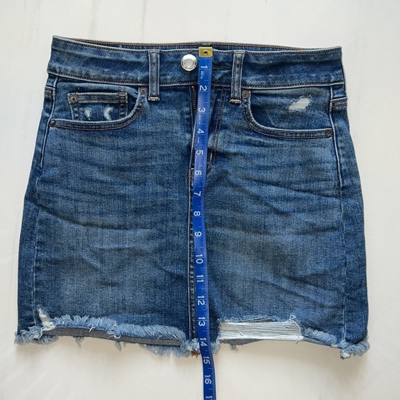 American Eagle Medium Blue Denim Super Stretch Distressed Mini Skirt Size 0 - Picture 7 of 7